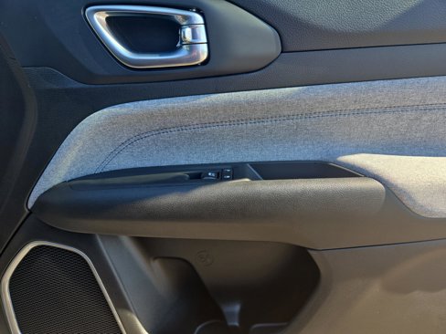New 2025 Jeep Compass Latitude image 33