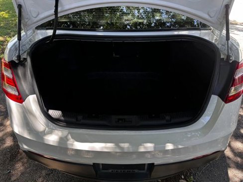 Used 2018 Ford Taurus SE image 6