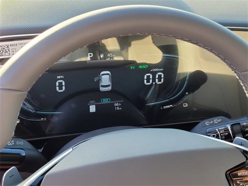New 2025 Hyundai Elantra SEL image 18