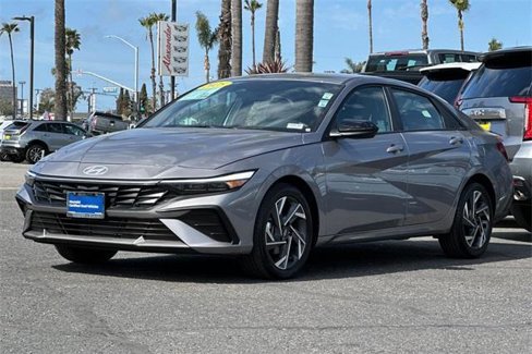 Certified 2025 Hyundai Elantra Sport image 8