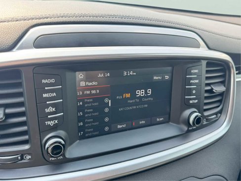 Used 2019 Kia Sorento LX image 18