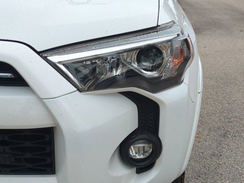 Used 2021 Toyota 4Runner SR5 Premium image 9