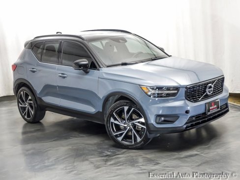 Used 2020 Volvo XC40 T4 R-Design image 4