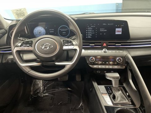 Used 2023 Hyundai Elantra Limited w/ Winter Weather Package image 5
