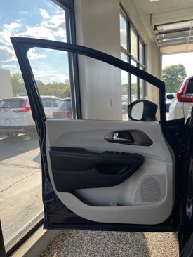 Used 2020 Chrysler Voyager Lxi image 18