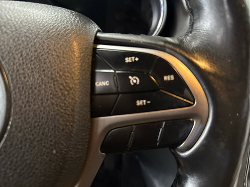 Used 2018 Jeep Grand Cherokee Limited image 13