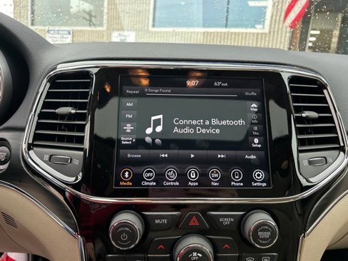 Used 2020 Jeep Grand Cherokee Limited image 12
