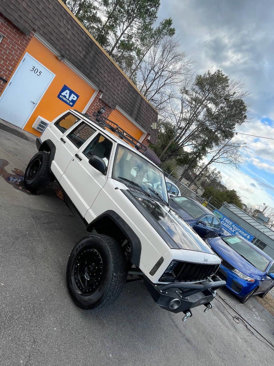 Used 2000 Jeep Cherokee Sport image 9