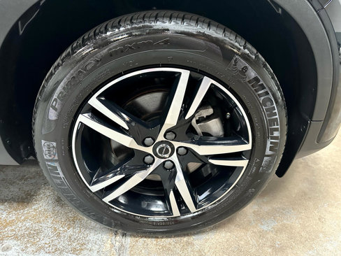 Used 2024 Volvo XC40 B5 Core w/ Climate Package image 22