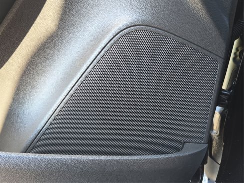 Certified 2022 Chevrolet Trax LT w/ Midnight Edition image 25