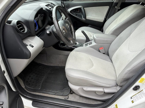 Used 2014 Toyota RAV4 EV image 13