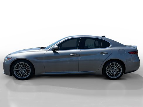 Used 2017 Alfa Romeo Giulia Ti w/ TI Lusso Light Wood Package image 2
