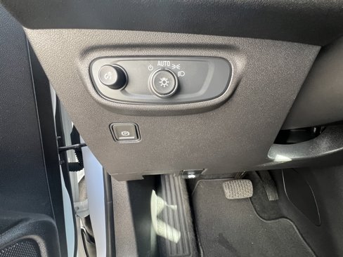 Used 2024 GMC Terrain SLE image 25
