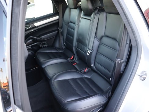 Used 2013 Porsche Cayenne Turbo image 46