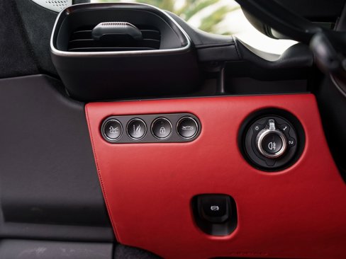 Used 2024 McLaren Artura image 14