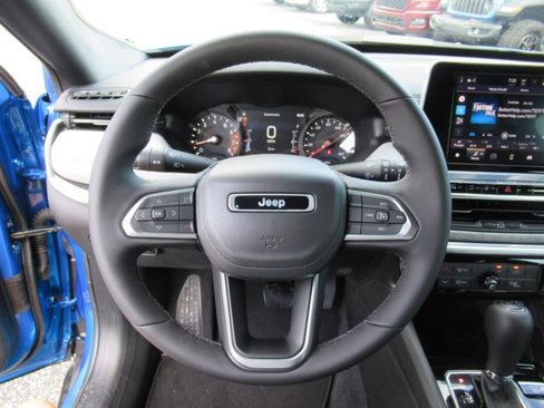 New 2025 Jeep Compass Latitude w/ Mopar Graphics Package image 17