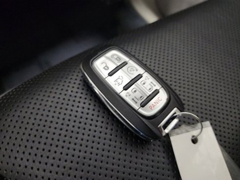 Used 2018 Chrysler Pacifica Limited image 38