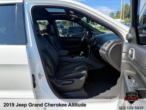 Used 2019 Jeep Grand Cherokee Altitude image 44