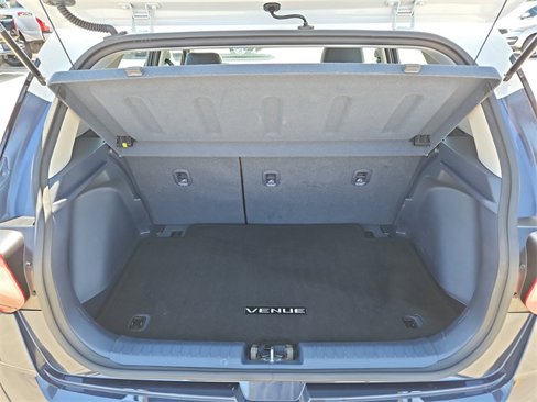 Used 2023 Hyundai Venue Limited image 18