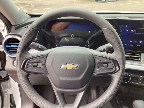 New 2025 Chevrolet Trax LT image 18