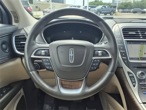 Used 2020 Lincoln Nautilus Reserve image 11
