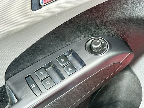 Used 2013 Chevrolet Sonic LT image 7