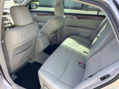 Used 2011 Toyota Avalon Limited image 13