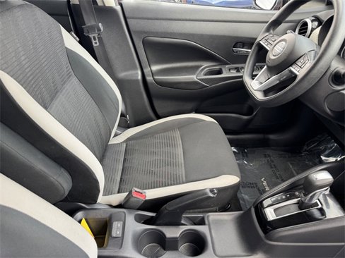Used 2020 Nissan Versa SV image 7