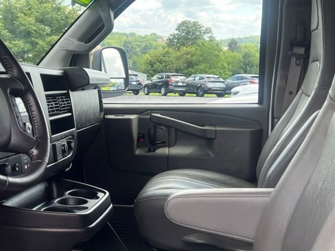 Used 2022 GMC Savana 2500 w/ Driver Convenience Package image 30