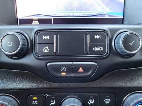 Used 2024 GMC Terrain SLT image 14
