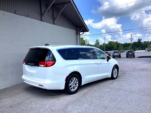 Used 2023 Chrysler Voyager LX image 3