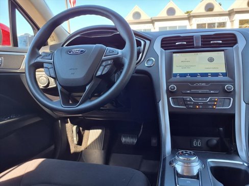 Used 2020 Ford Fusion SE image 6