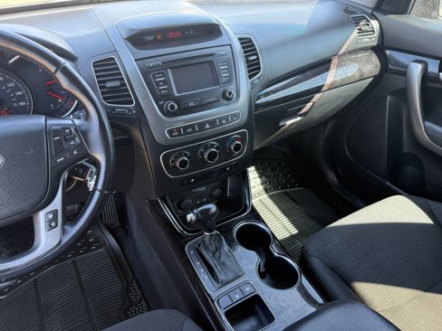 Used 2015 Kia Sorento LX image 11