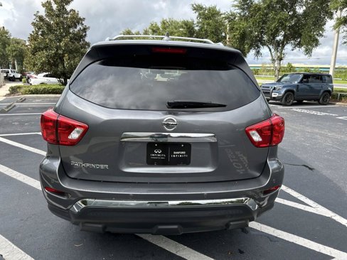 Used 2020 Nissan Pathfinder S image 3