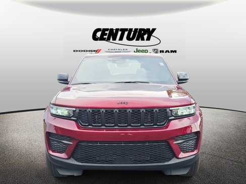 Used 2024 Jeep Grand Cherokee Altitude image 9