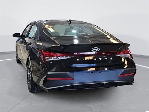 New 2025 Hyundai Elantra Sport image 7