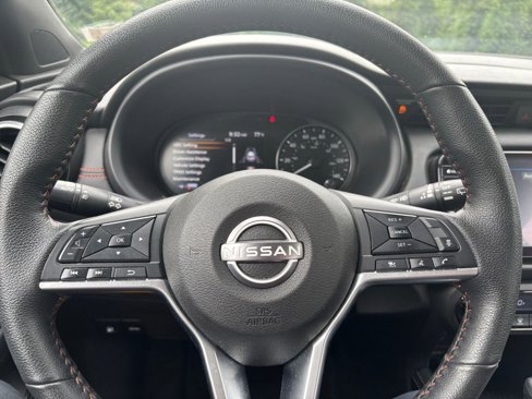 Used 2023 Nissan Kicks SR image 32