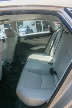 Used 2018 Honda Accord Touring image 16