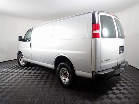 Used 2018 Chevrolet Express 2500 image 6