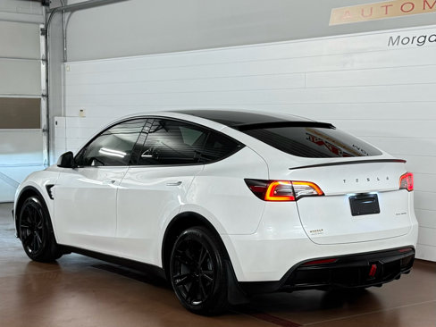Used 2023 Tesla Model Y AWD image 5