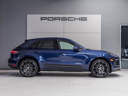 Certified 2022 Porsche Macan image 8