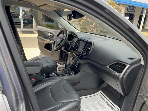 Used 2019 Jeep Cherokee Limited w/ Luxury Group image 16