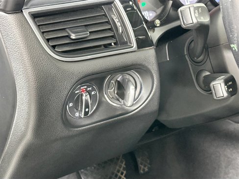 Certified 2018 Porsche Macan Turbo image 35