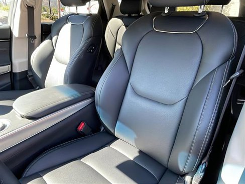 Used 2025 Genesis GV70 2.5T w/ Select Package image 15