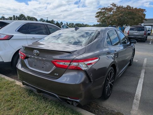 Used 2020 Toyota Camry SE image 4