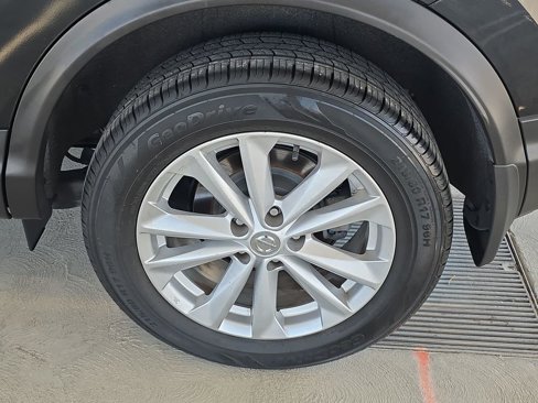 Used 2018 Nissan Rogue Sport SV image 32