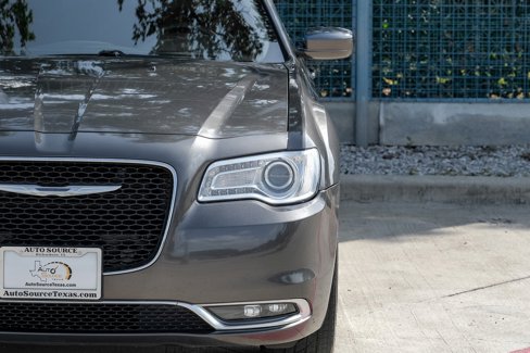 Used 2015 Chrysler 300 Limited w/ Driver Convenience Group image 40
