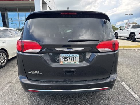 Used 2018 Chrysler Pacifica Touring-L Plus w/ Advanced Safetytec Group image 5