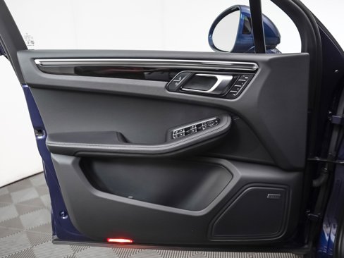 Certified 2024 Porsche Macan w/ Premium Plus Package image 25