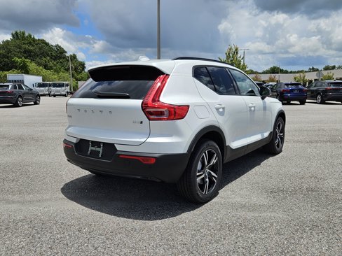 New 2026 Volvo XC40 B5 Core image 7